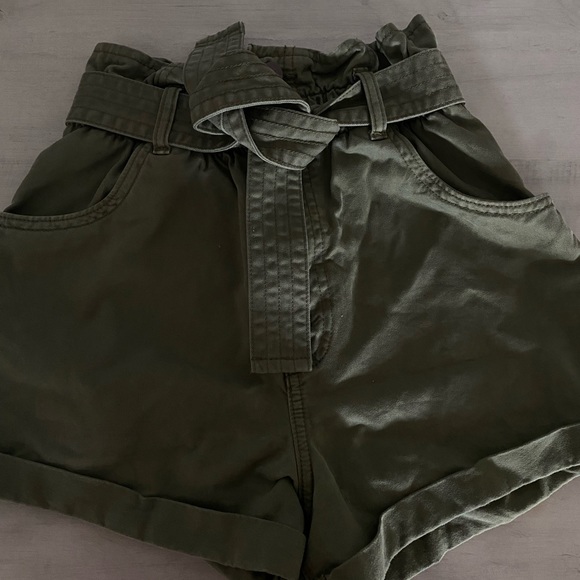Abercrombie Olive Paperbag shorts - Picture 1 of 4